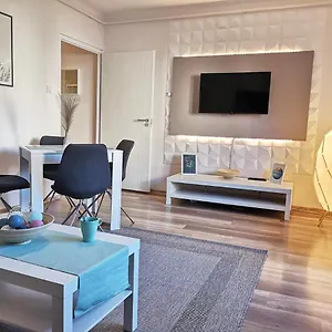 Central In The City Center Apartman