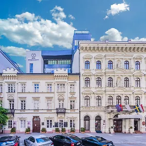 4* Otel President